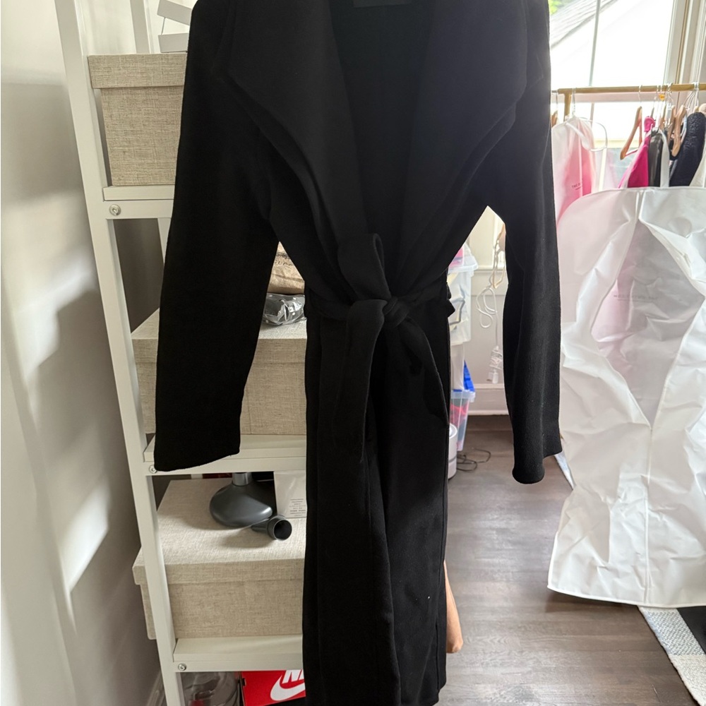 T Tahari Elegant Black Outerwear